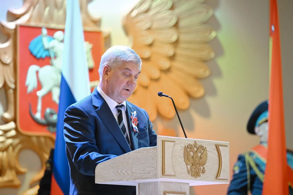 Губернатор вручил награды выдающимся жителям Воронежской области Губернатор вручил награды выдающимся жителям Воронежской области