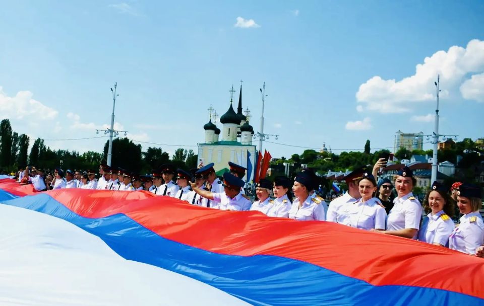 В честь Дня России по всей стране состоялись мероприятия с участием офицеров Следственного комитета Российской Федерации В честь Дня России по всей стране состоялись мероприятия с участием офицеров Следственного комитета Российской Федерации
