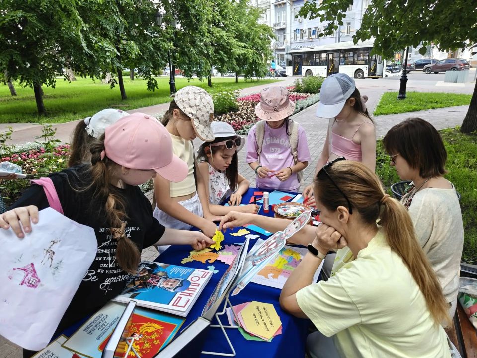 В сквере имени Бунина воронежцы и гости города «открывали» страну через книги, музыку и народные традиции В сквере имени Бунина воронежцы и гости города «открывали» страну через книги, музыку и народные традиции