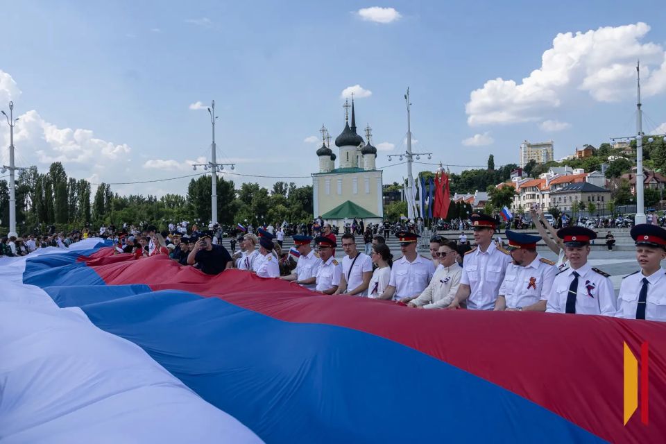 Фоторепортаж РИА «Воронеж» с празднования Дня России на Адмиралтейской площади Фоторепортаж РИА «Воронеж» с празднования Дня России на Адмиралтейской площади