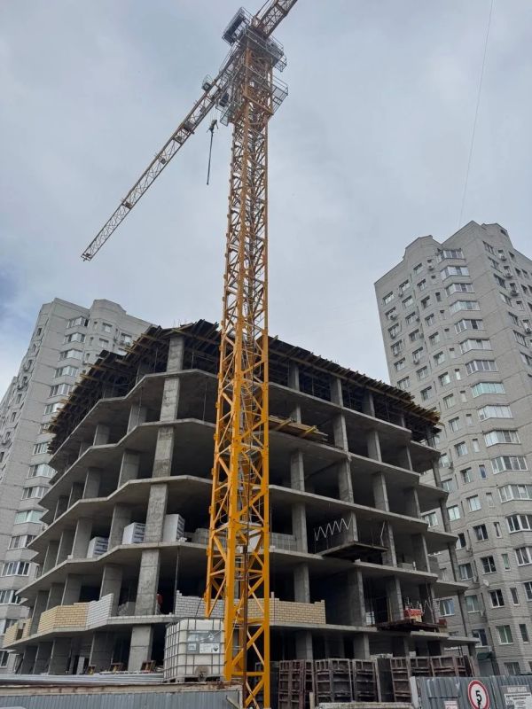Сомнительная стройка на улице Владимира Невского оказалась заморожена