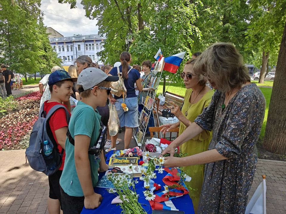 В сквере имени Бунина воронежцы и гости города «открывали» страну через книги, музыку и народные традиции В сквере имени Бунина воронежцы и гости города «открывали» страну через книги, музыку и народные традиции