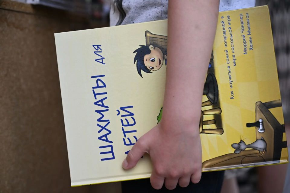 КНИЖНАЯ ЯРМАРКА ОТКРЫТА!. Одно из самых ожидаемых событий Литературной программы Платоновского фестиваля искусств стартовало сегодня на Советской площади! КНИЖНАЯ ЯРМАРКА ОТКРЫТА!. Одно из самых ожидаемых событий Литературной программы Платоновского фестиваля искусств стартовало сегодня на Советской площади!