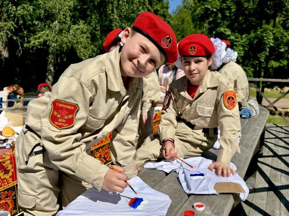 В честь Дня России по всей стране состоялись мероприятия с участием офицеров Следственного комитета Российской Федерации В честь Дня России по всей стране состоялись мероприятия с участием офицеров Следственного комитета Российской Федерации