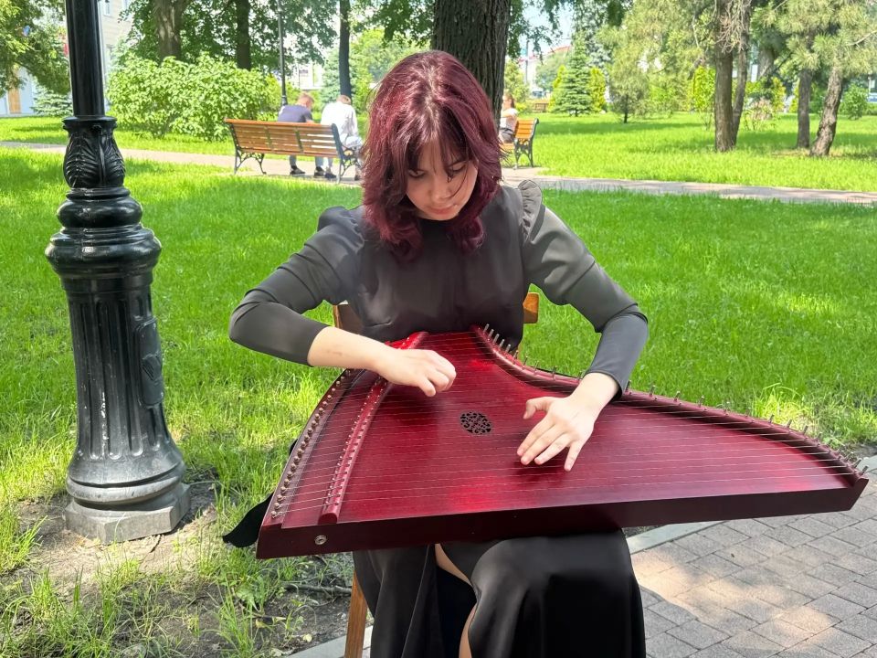 В сквере имени Бунина воронежцы и гости города «открывали» страну через книги, музыку и народные традиции В сквере имени Бунина воронежцы и гости города «открывали» страну через книги, музыку и народные традиции