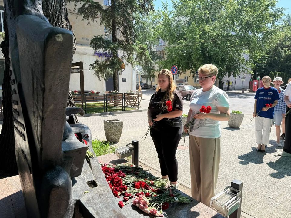 13 июня в Воронеже почтили память жертв трагедии в Саду пионеров 13 июня в Воронеже почтили память жертв трагедии в Саду пионеров