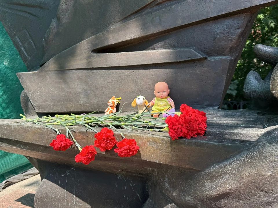 13 июня в Воронеже почтили память жертв трагедии в Саду пионеров 13 июня в Воронеже почтили память жертв трагедии в Саду пионеров