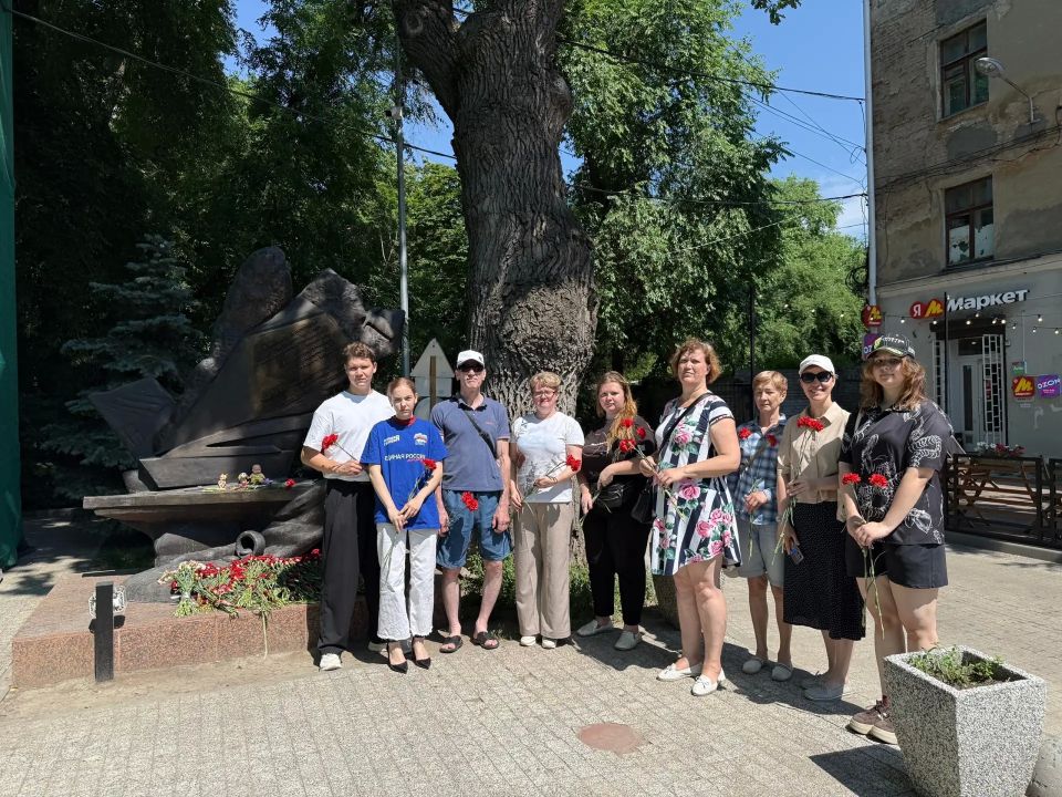 13 июня в Воронеже почтили память жертв трагедии в Саду пионеров