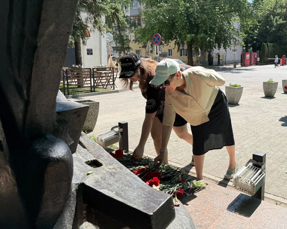 13 июня в Воронеже почтили память жертв трагедии в Саду пионеров 13 июня в Воронеже почтили память жертв трагедии в Саду пионеров