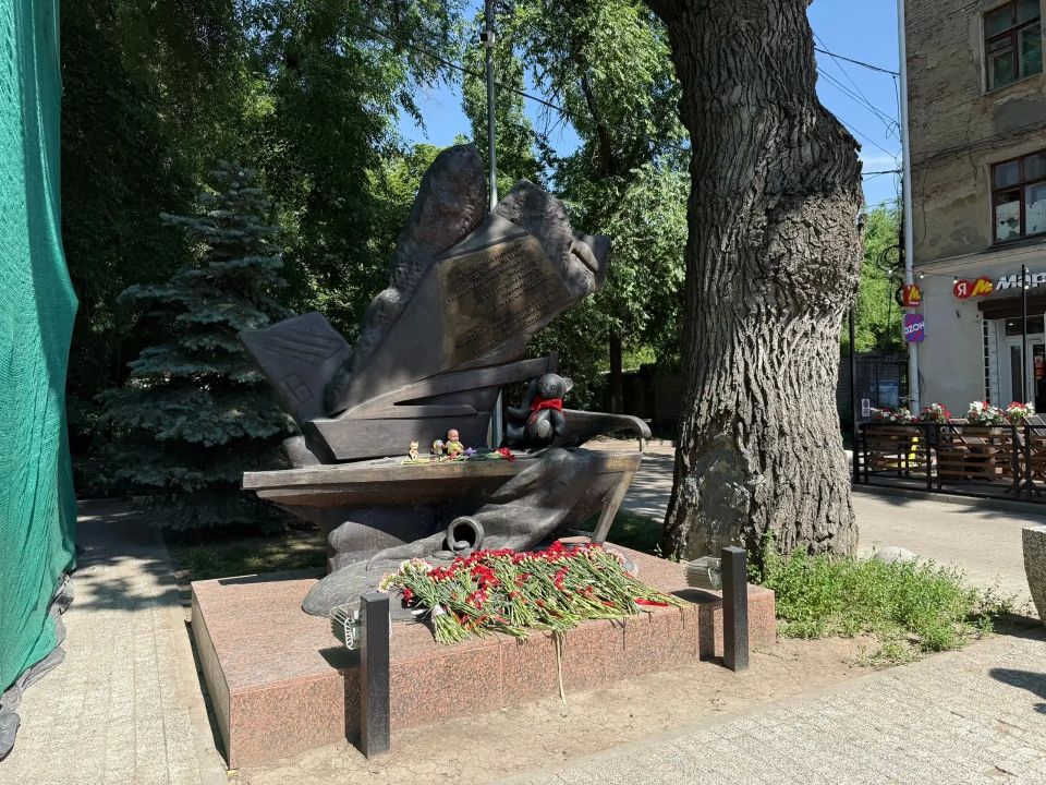 13 июня в Воронеже почтили память жертв трагедии в Саду пионеров 13 июня в Воронеже почтили память жертв трагедии в Саду пионеров