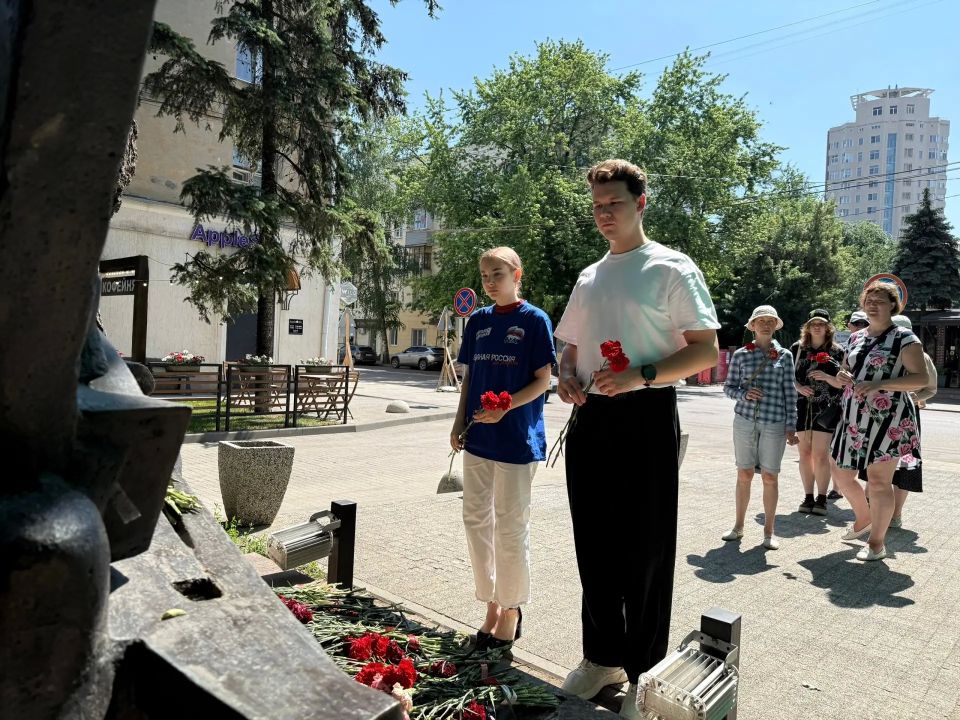 13 июня в Воронеже почтили память жертв трагедии в Саду пионеров 13 июня в Воронеже почтили память жертв трагедии в Саду пионеров