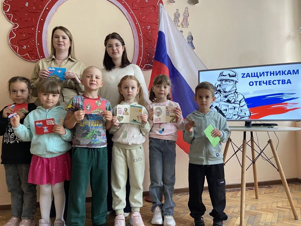Воспитанники воронежского детского сада сделали открытки для военнослужащих Воспитанники воронежского детского сада сделали открытки для военнослужащих