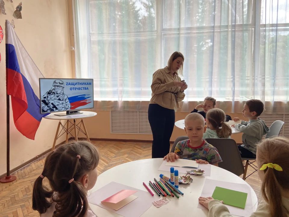 Воспитанники воронежского детского сада сделали открытки для военнослужащих Воспитанники воронежского детского сада сделали открытки для военнослужащих