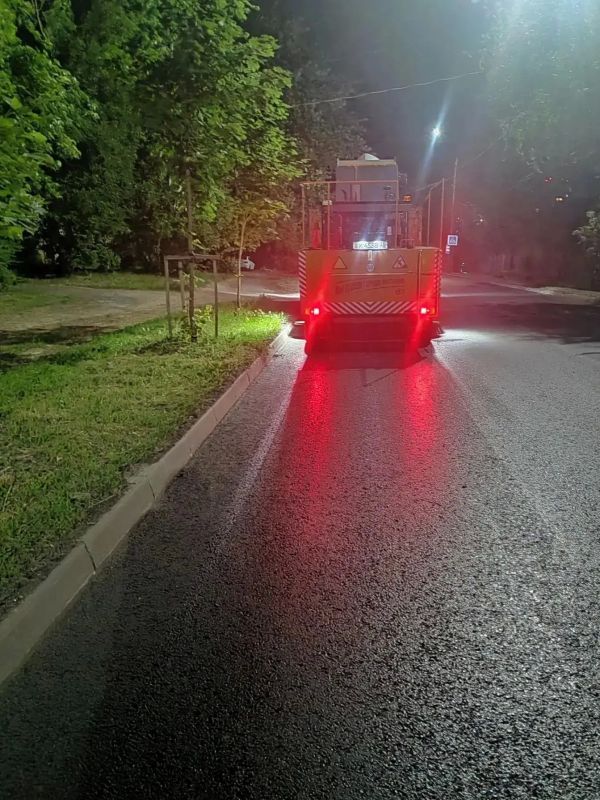 #уборка_Воронежа. Районные комбинаты благоустройства продолжают уборку на улицах города #уборка_Воронежа. Районные комбинаты благоустройства продолжают уборку на улицах города