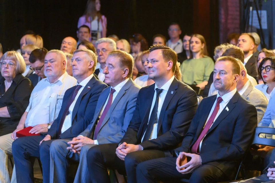 19-й форум «Зодчество ВРН» прошел в конце мая – но его вайб и послевкусие длятся до сих пор и, уверены, этого заряда хватит на все лето! 19-й форум «Зодчество ВРН» прошел в конце мая – но его вайб и послевкусие длятся до сих пор и, уверены, этого заряда хватит на все лето!