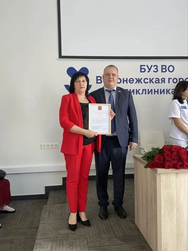 Депутат Воронежской городской Думы от партии «Единая Россия» Валерий Данилов поздравил врачей БУЗ ВО «ВГП №10» с наступающим Днём медицинского работника Депутат Воронежской городской Думы от партии «Единая Россия» Валерий Данилов поздравил врачей БУЗ ВО «ВГП №10» с наступающим Днём медицинского работника
