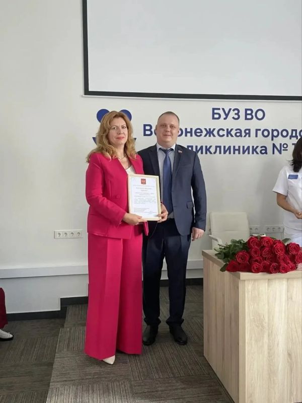 Депутат Воронежской городской Думы от партии «Единая Россия» Валерий Данилов поздравил врачей БУЗ ВО «ВГП №10» с наступающим Днём медицинского работника Депутат Воронежской городской Думы от партии «Единая Россия» Валерий Данилов поздравил врачей БУЗ ВО «ВГП №10» с наступающим Днём медицинского работника