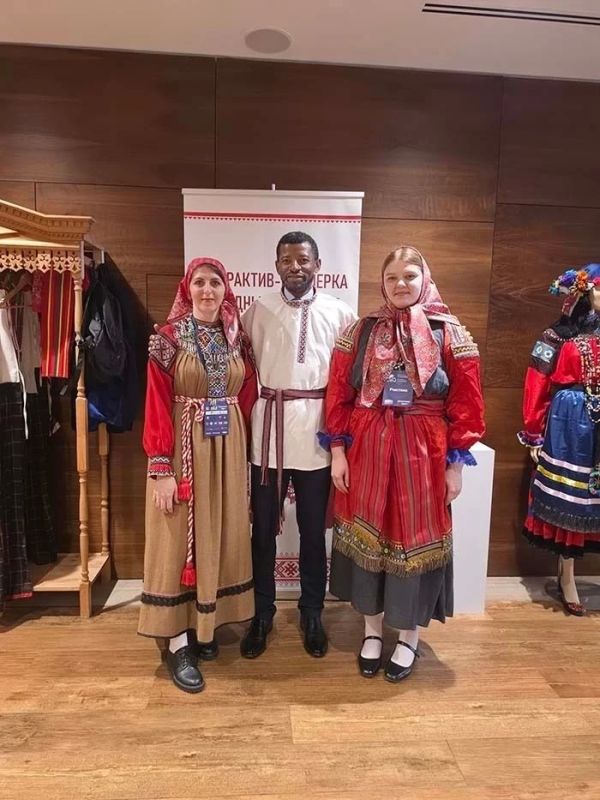 Выступления "Воронежских девчат" и хора "Артодокс", а также проекты Областного центра народного творчества и кино произвели большое впечатление на иностранных гостей форума "Антициклон" Выступления "Воронежских девчат" и хора "Артодокс", а также проекты Областного центра народного творчества и кино произвели большое впечатление на иностранных гостей форума "Антициклон"
