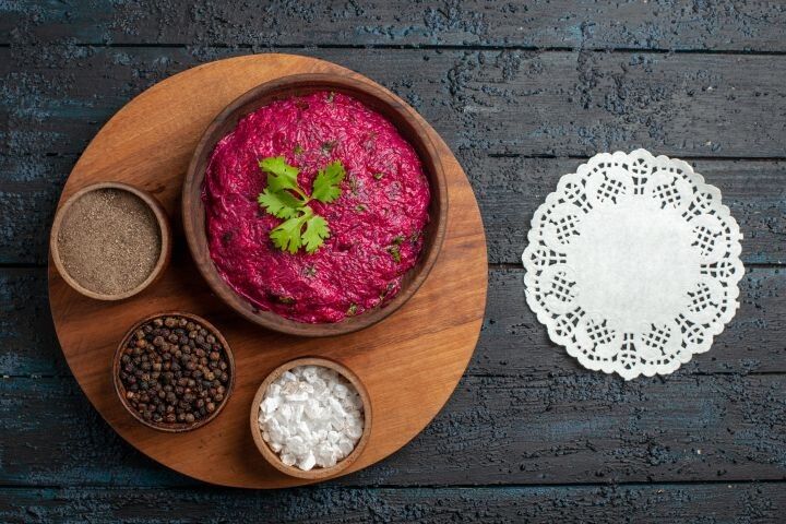Необычный розовый салат, который понравится детям