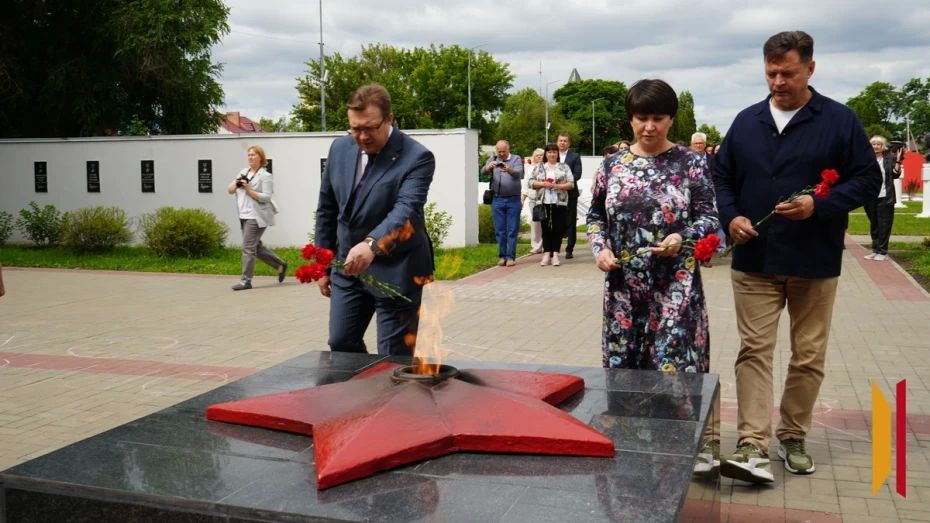 Коллектив РИА «Воронеж» возложил цветы к мемориалу «Памяти и Славы» в Борисоглебске