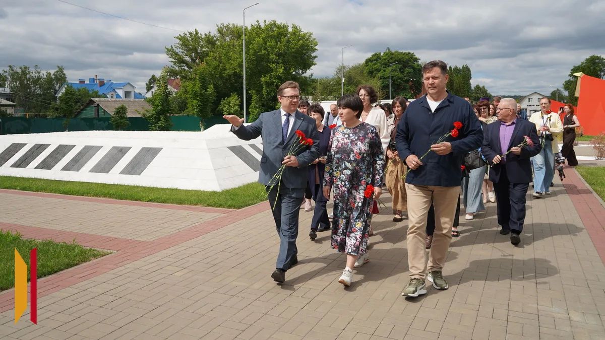 Коллектив РИА «Воронеж» возложил цветы к мемориалу «Памяти и Славы» в Борисоглебске Коллектив РИА «Воронеж» возложил цветы к мемориалу «Памяти и Славы» в Борисоглебске