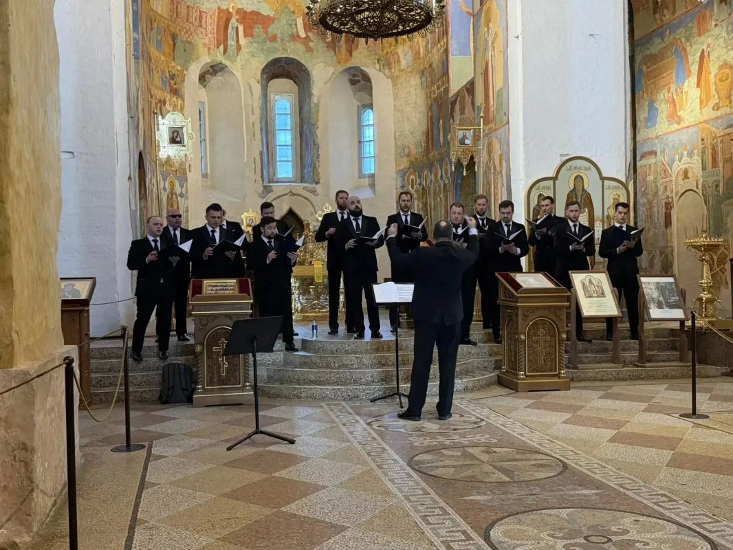 Мужской хор «Артодокс» выступил в Суздале Мужской хор «Артодокс» выступил в Суздале