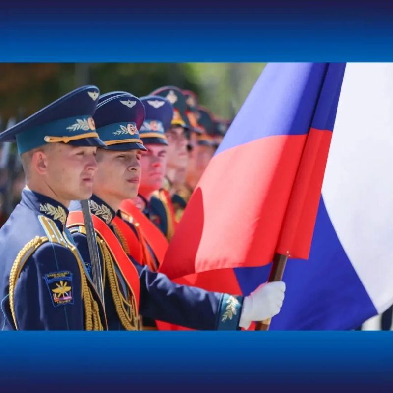 Сегодня, 22 июня 2026 года, в День памяти и скорби исполняющий обязанности прокурора области Дмитрий Неверов вместе с коллегами возложил цветы к вечному огню у Могилы Неизвестного солдата на площади Победы города Воронежа Сегодня, 22 июня 2026 года, в День памяти и скорби исполняющий обязанности прокурора области Дмитрий Неверов вместе с коллегами возложил цветы к вечному огню у Могилы Неизвестного солдата на площади Победы города Воронежа