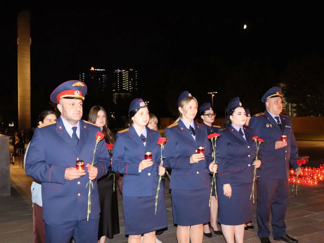 В Воронеже руководитель и сотрудники регионального управления СК России приняли участие в патриотической акции «Свеча памяти» В Воронеже руководитель и сотрудники регионального управления СК России приняли участие в патриотической акции «Свеча памяти»