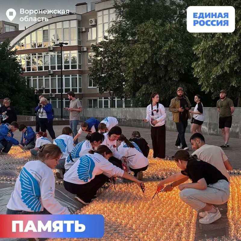 В День памяти и скорби активисты Единой России совместно с молодогвардейцами, Волонтерами Победы и активистами Народного Фронта провели акцию «Огненные картины войны» В День памяти и скорби активисты Единой России совместно с молодогвардейцами, Волонтерами Победы и активистами Народного Фронта провели акцию «Огненные картины войны»