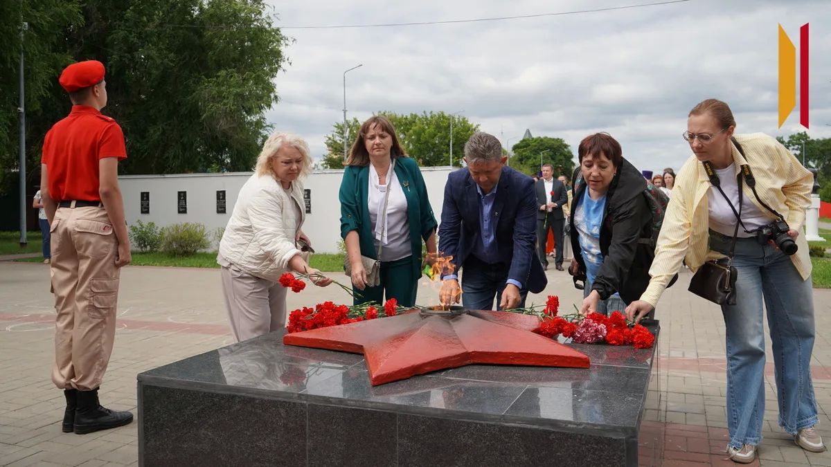 Коллектив РИА «Воронеж» возложил цветы к мемориалу «Памяти и Славы» в Борисоглебске Коллектив РИА «Воронеж» возложил цветы к мемориалу «Памяти и Славы» в Борисоглебске