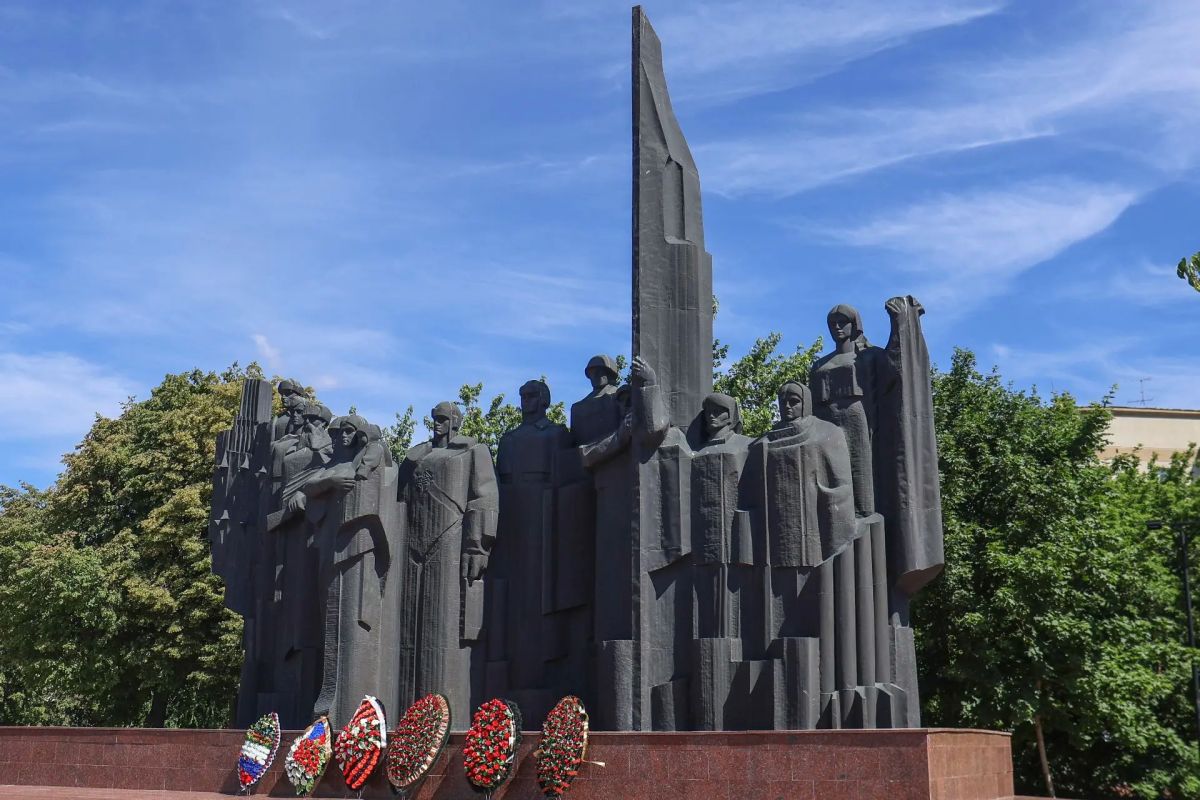 Руководитель регионального следственного управления почтил память погибших в годы Великой Отечественной войны Руководитель регионального следственного управления почтил память погибших в годы Великой Отечественной войны