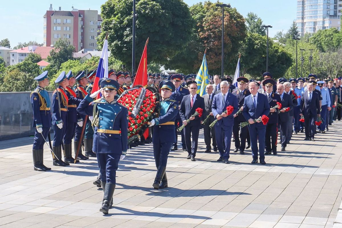Руководитель регионального следственного управления почтил память погибших в годы Великой Отечественной войны Руководитель регионального следственного управления почтил память погибших в годы Великой Отечественной войны