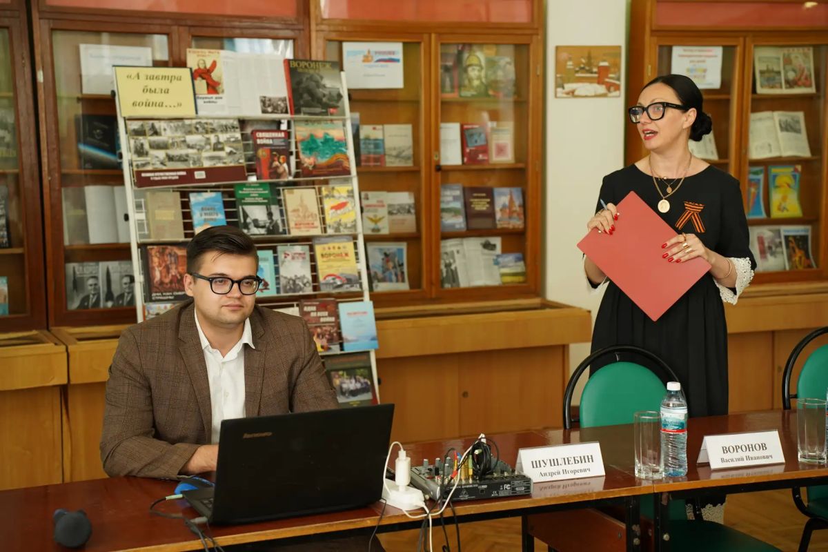 В Воронежской областной универсальной научной библиотеке им. И.С. Никитина прошел час памяти и единства «22 июня: строки истории» ко Дню памяти и скорби В Воронежской областной универсальной научной библиотеке им. И.С. Никитина прошел час памяти и единства «22 июня: строки истории» ко Дню памяти и скорби