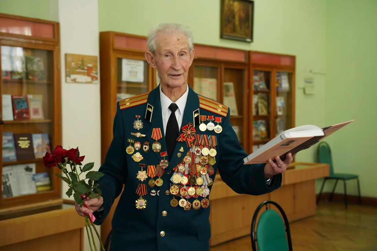 В Воронежской областной универсальной научной библиотеке им. И.С. Никитина прошел час памяти и единства «22 июня: строки истории» ко Дню памяти и скорби В Воронежской областной универсальной научной библиотеке им. И.С. Никитина прошел час памяти и единства «22 июня: строки истории» ко Дню памяти и скорби