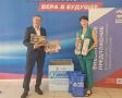 Андрей Соболев передал игрушки и наборы для рисования в детские медучреждения