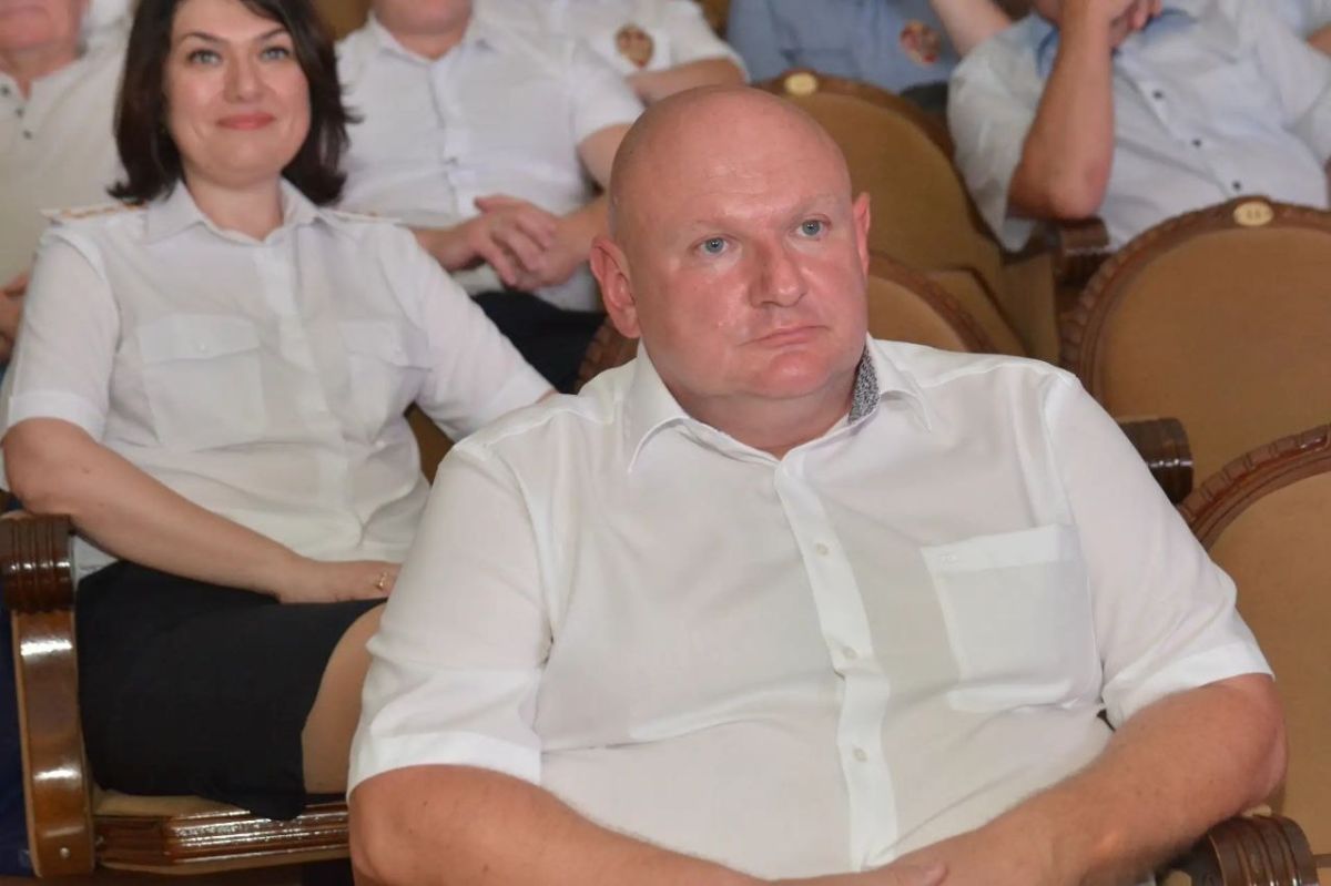 Депутаты городской Думы поздравили сотрудников ГИБДД Депутаты городской Думы поздравили сотрудников ГИБДД