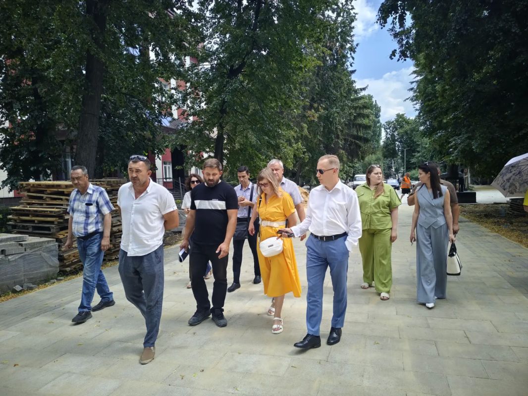 Евгений Бажанов проверил ход реконструкции бульвара Карла Маркса: подрядчику поручено усилить темпы Евгений Бажанов проверил ход реконструкции бульвара Карла Маркса: подрядчику поручено усилить темпы