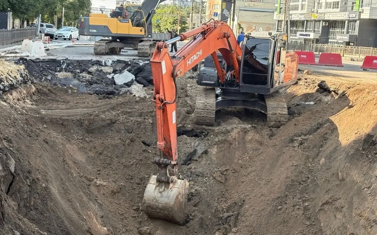 Причиной прорыва коллектора в районе Памятника Славы стал старый трубопровод, построенный в 1970-х годах