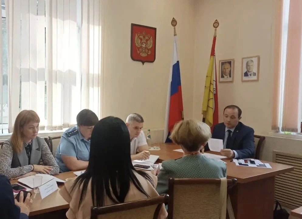 Денис Волков ответил на вопросы граждан в ходе личного приёма Денис Волков ответил на вопросы граждан в ходе личного приёма