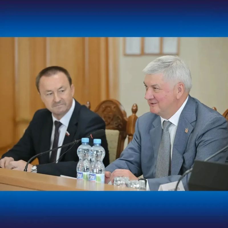 В городе Воронеже Юрий Пономарев представил коллективу прокуратуры и руководителям органов власти нового прокурора области Сергея Филипенко, назначенного на должность Указом Президента Российской Федерации 28 июня 2026 года В городе Воронеже Юрий Пономарев представил коллективу прокуратуры и руководителям органов власти нового прокурора области Сергея Филипенко, назначенного на должность Указом Президента Российской Федерации 28 июня 2026 года