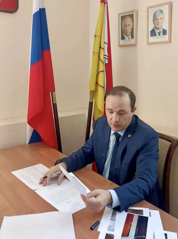 Денис Волков ответил на вопросы граждан в ходе личного приёма Денис Волков ответил на вопросы граждан в ходе личного приёма