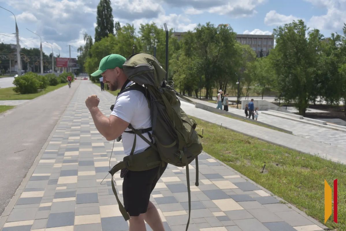Более 1,5 тыс. км пешком: в Воронеж прибыли участники пешей эстафеты «Марш к Победе! От Москвы до Новороссийска» Более 1,5 тыс. км пешком: в Воронеж прибыли участники пешей эстафеты «Марш к Победе! От Москвы до Новороссийска»
