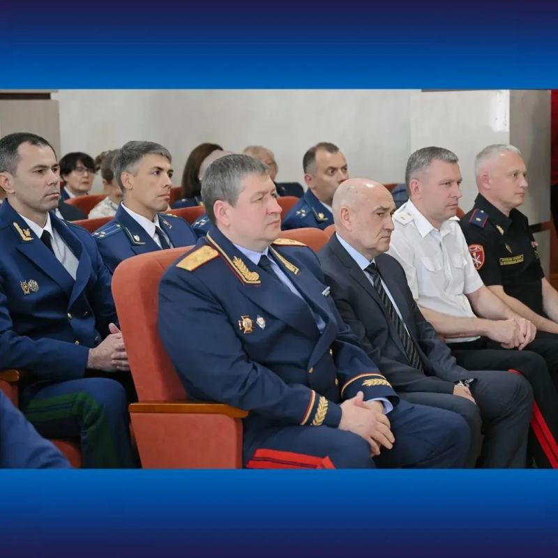 В городе Воронеже Юрий Пономарев представил коллективу прокуратуры и руководителям органов власти нового прокурора области Сергея Филипенко, назначенного на должность Указом Президента Российской Федерации 28 июня 2026 года В городе Воронеже Юрий Пономарев представил коллективу прокуратуры и руководителям органов власти нового прокурора области Сергея Филипенко, назначенного на должность Указом Президента Российской Федерации 28 июня 2026 года