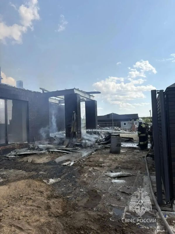 В Рамонском районе полностью сгорел жилой дом В Рамонском районе полностью сгорел жилой дом