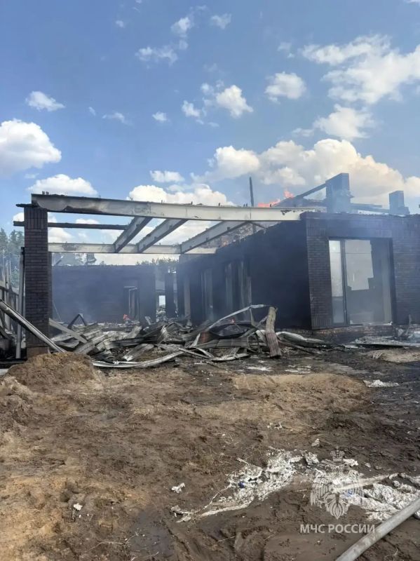 В Рамонском районе полностью сгорел жилой дом В Рамонском районе полностью сгорел жилой дом