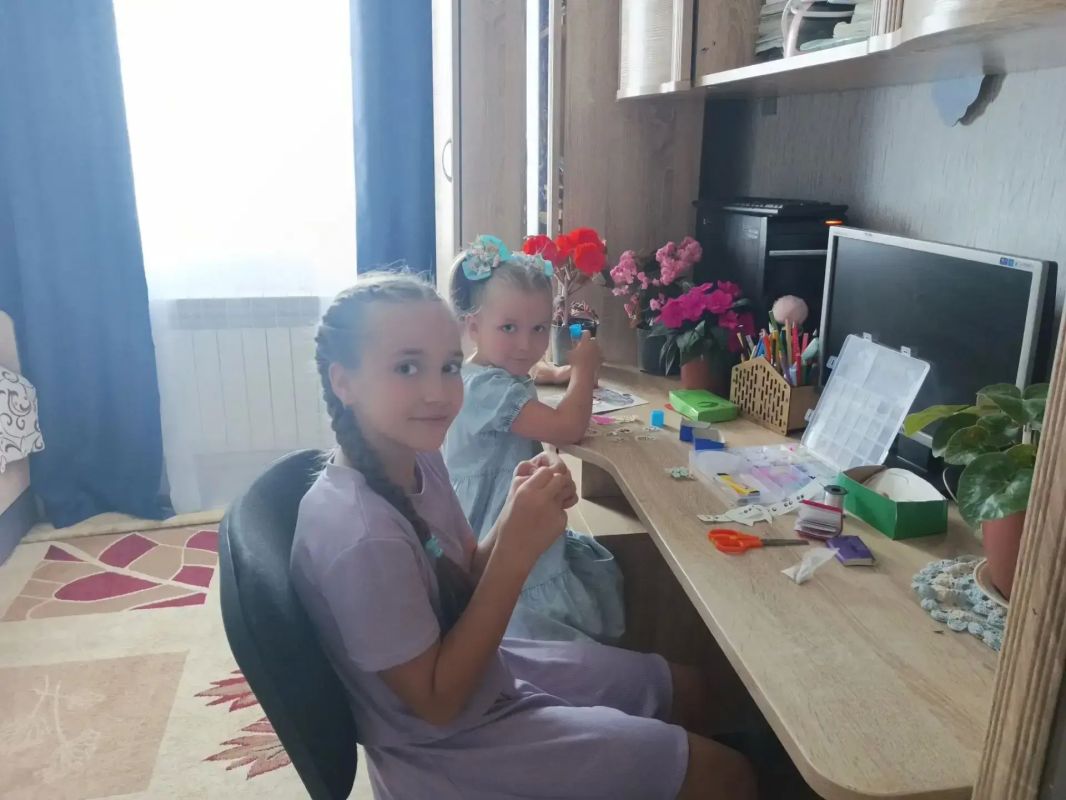 «Быть с детьми и дома, и на работе – настоящее счастье»: семья Шишкиных из села Каширское награждена орденом «Родительская слава» «Быть с детьми и дома, и на работе – настоящее счастье»: семья Шишкиных из села Каширское награждена орденом «Родительская слава»