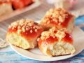 Вкусные булочки с вареной сгущенкой: простой и надежный рецепт