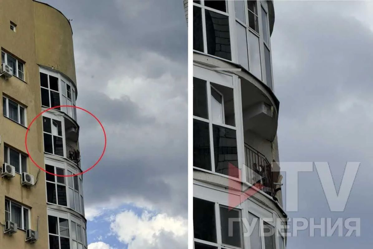 Ураган разнёс балкон высотки в Воронеже: пострадали машины Ураган разнёс балкон высотки в Воронеже: пострадали машины