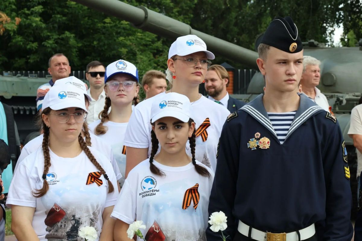 В Новой Усмани на Аллее Героев открыли памятник военной медицинской сестре «Маруся» В Новой Усмани на Аллее Героев открыли памятник военной медицинской сестре «Маруся»