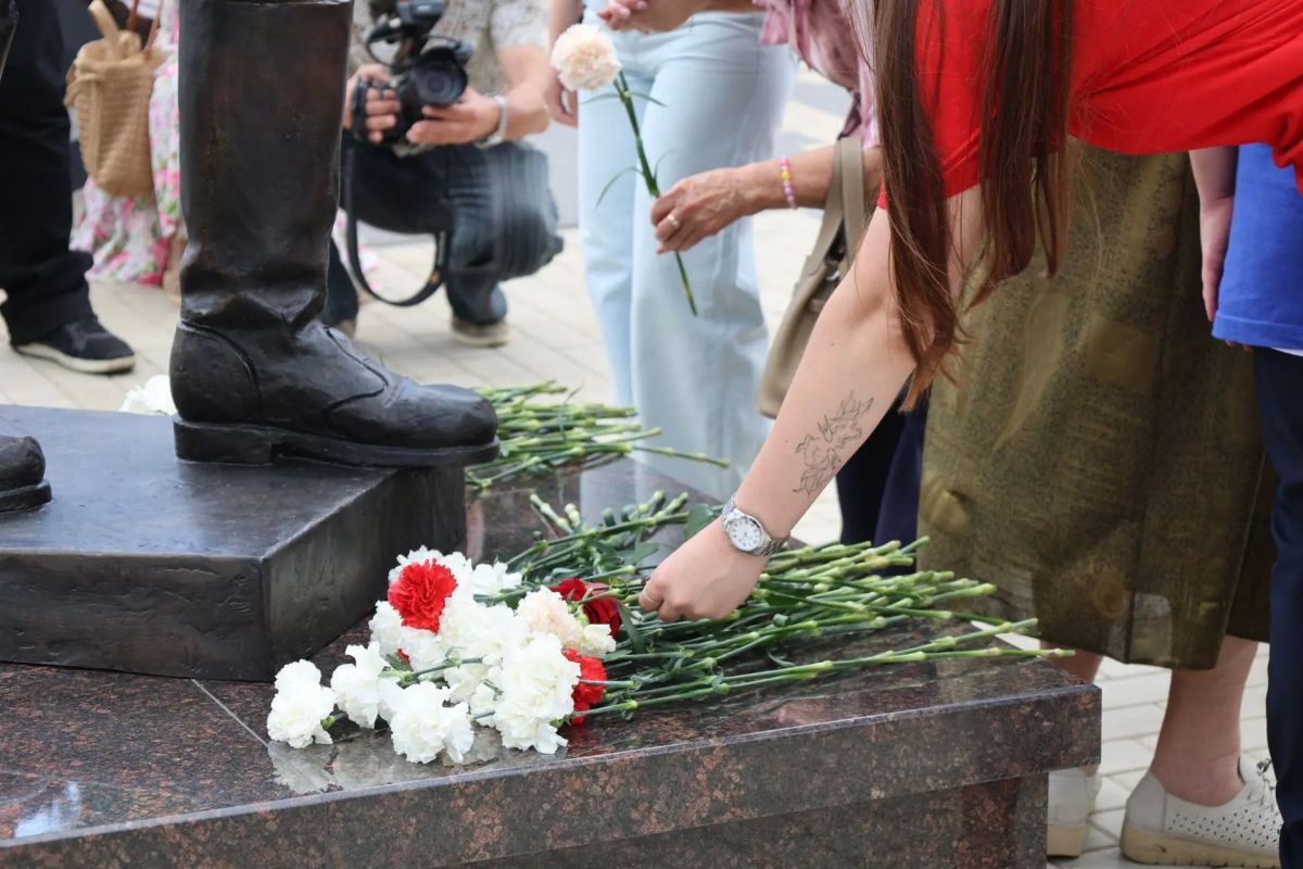 В Новой Усмани на Аллее Героев открыли памятник военной медицинской сестре «Маруся» В Новой Усмани на Аллее Героев открыли памятник военной медицинской сестре «Маруся»